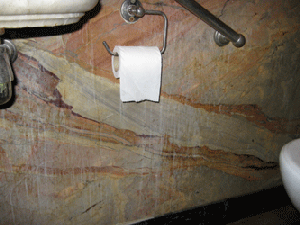 mur de salle de bain en marbre terni et afadi