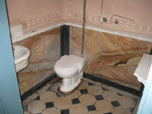 salle de bain en damier de marbre